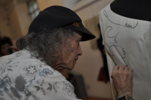 L'artista Gianfranco Testagrossa durante la performance di Artonlife- Spazio Tadini 2012